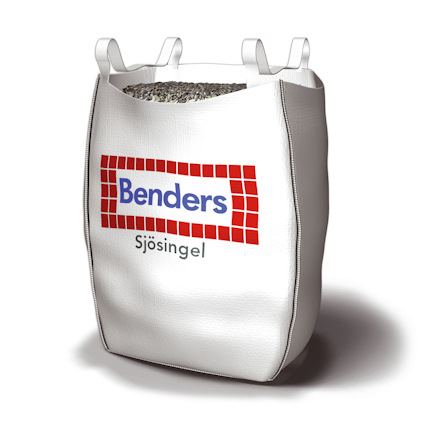 Stor vit säck med texten "Benders Sjösingel", fylld med små stenar. Hängöglor på toppen.