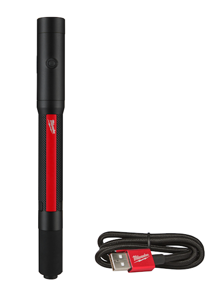 Svart och röd ficklampa med Milwaukee-logotyp bredvid en USB-laddningskabel.