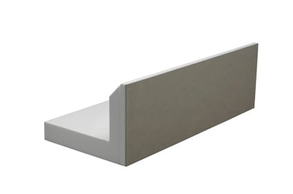 Betongelement med L-form, vit insida och grå utsida, används inom byggindustrin.
