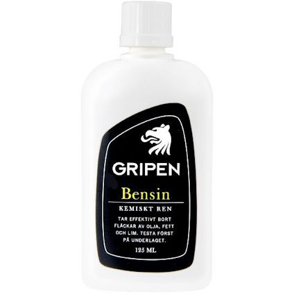 Vit plastflaska med Gripen-logotyp och texten "Bensin, kemiskt ren, 125 ml".