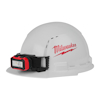 Vit byggnadshjälm med röd text "Milwaukee" och en fäst LED-lampa framtill.