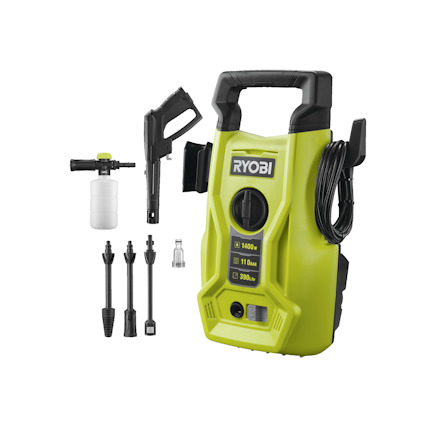 Grön och svart högtryckstvätt med tillbehör som munstycken och slang, märkt "RYOBI".