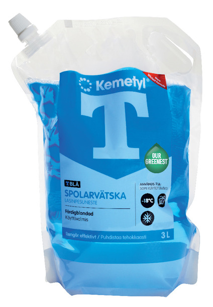 Påsen innehåller blå spolarvätska av märket Kemetyl med text och symboler på framsidan.