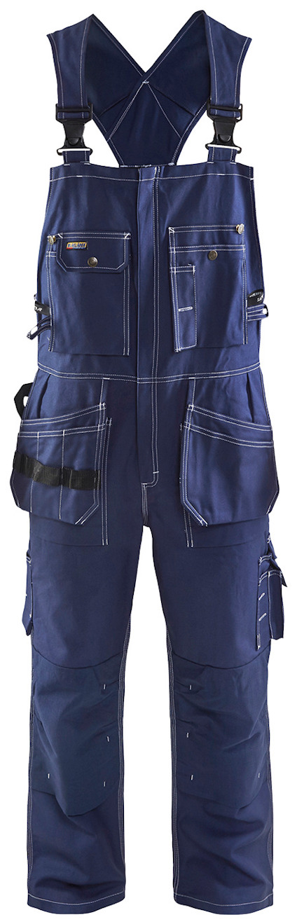 Marinblå hängselbyxa med flera fickor och vit sömnad.