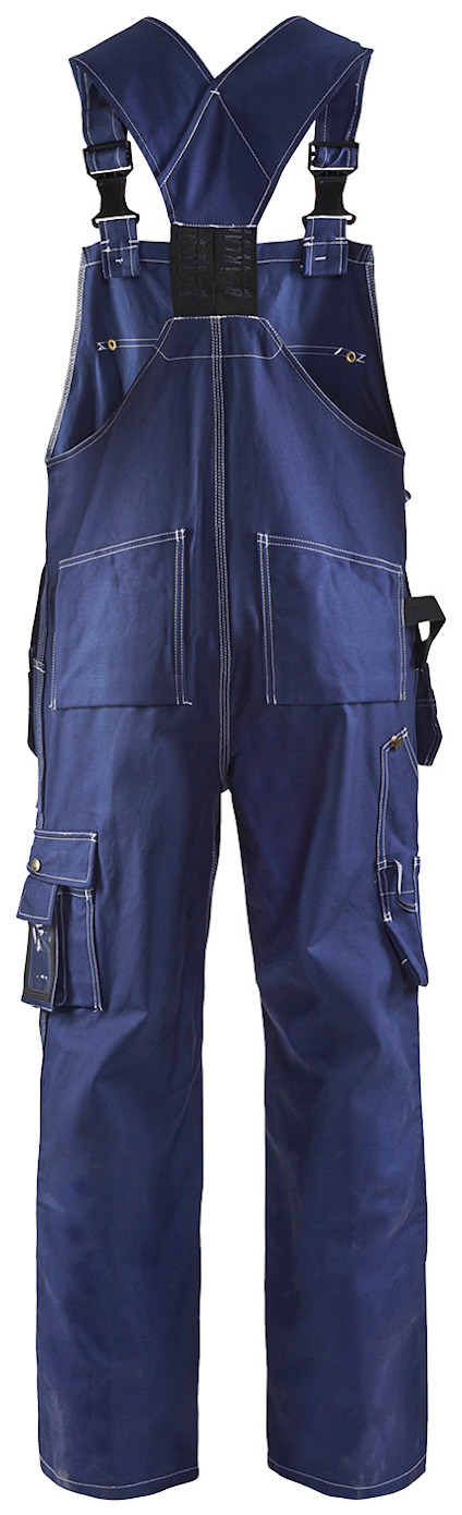 Blått hängselbyxor med flera fickor och vita sömmar, set framifrån.