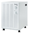 Vit avfuktare på hjul med ventilationsgaller och kontrollrattar på framsidan, märkt "Wood's 22".