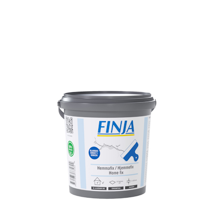 Vit plastbehållare med grått lock, etikett med texten "FINJA" och en målarrulle samt symboler och QR-kod.
