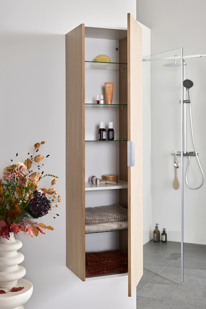 HÖGSKÅP GO LJUS EK