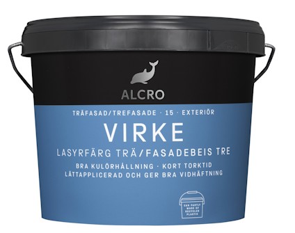 Ljusblå hink med svart lock, märkt "ALCRO VIRKE LASYRFÄRG TRÄ/FASADEBEIS TRE". Text om bra kulörhållning och kort torktid.
