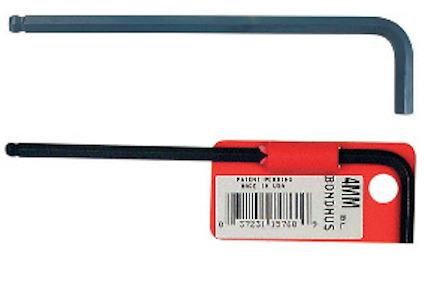 Två sexkantnycklar i metall, en silver och en svart, bredvid varandra. Röd etikett med streckkod och text.