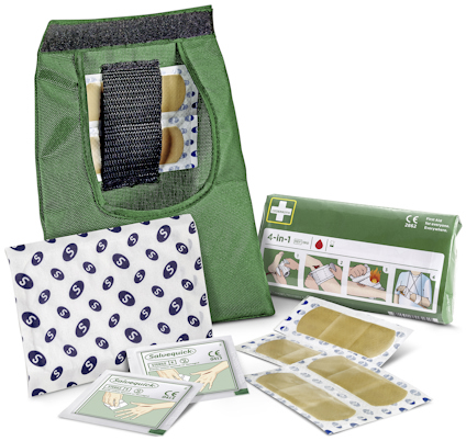 Första hjälpen-kit med grönt fodral, olika förband och plåster med instruktioner.