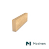 Rektangulär limträbalk av ljust trä på vit bakgrund, logotyp "Moelven" i nedre högra hörnet.