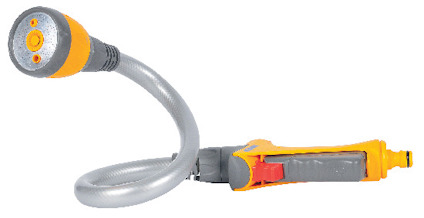 Grått och gult spraymunstycke med flexibelt, snirkligt rör och handtag med rött reglage.