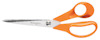 Sax med orange plasthandtag och silverfärgade blad, text "FISKARS" på bladet.