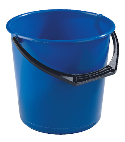 Blå hink med svart handtag, graderad insida synlig.