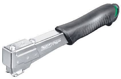 Häfthammare i metall med svart handtag och en logotyp på sidan.