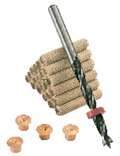 Träplugg, borr med röd markering och träpluggmarkörer på vit bakgrund.