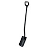 Svart halvrund spade med D-format handtag och ergonomiskt skaft mot vit bakgrund.