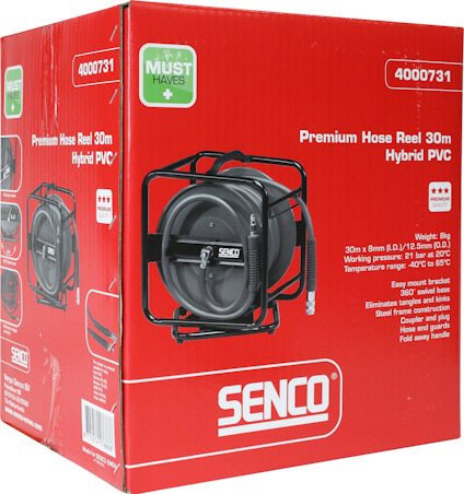 Röd låda med texten "SENCO Premium Hose Reel 30m Hybrid PVC" och produktbild av en slangsvep.