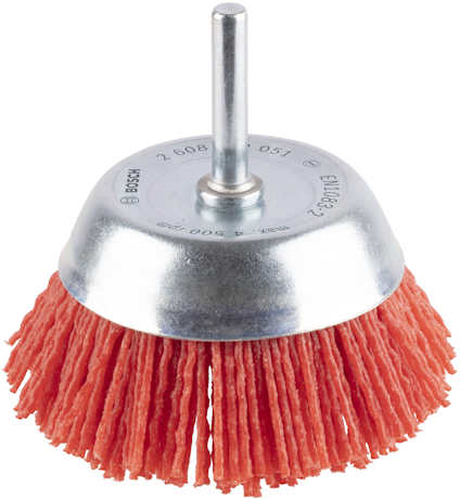 Röd borste med metallfäste och stålspindel för borrmaskin, märkt "Bosch".