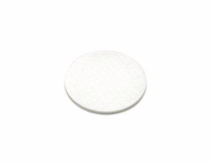 Vit cirkulär rengöringsduk på en vit bakgrund.