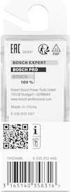 Förpackning med Bosch sågklinga, etikett med märkningar och QR-kod. Text inkluderar "Made in China" och "Robert Bosch Power Tools GmbH".