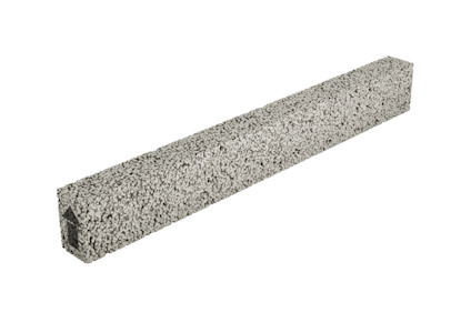 Rektangulär, grå och grovyta betongbalk mot vit bakgrund.