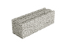 Betongblock med grov textur och spår på ovansidan, rektangulär form.